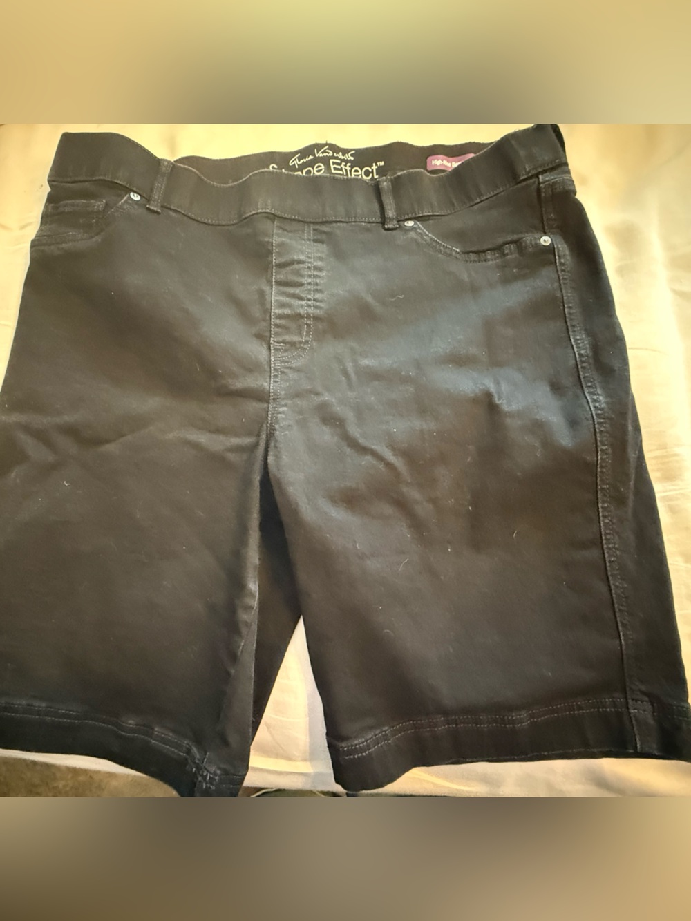 Gloria Vanderbilt Black Pull On Bermuda Shorts Shapeo Effect size 18W